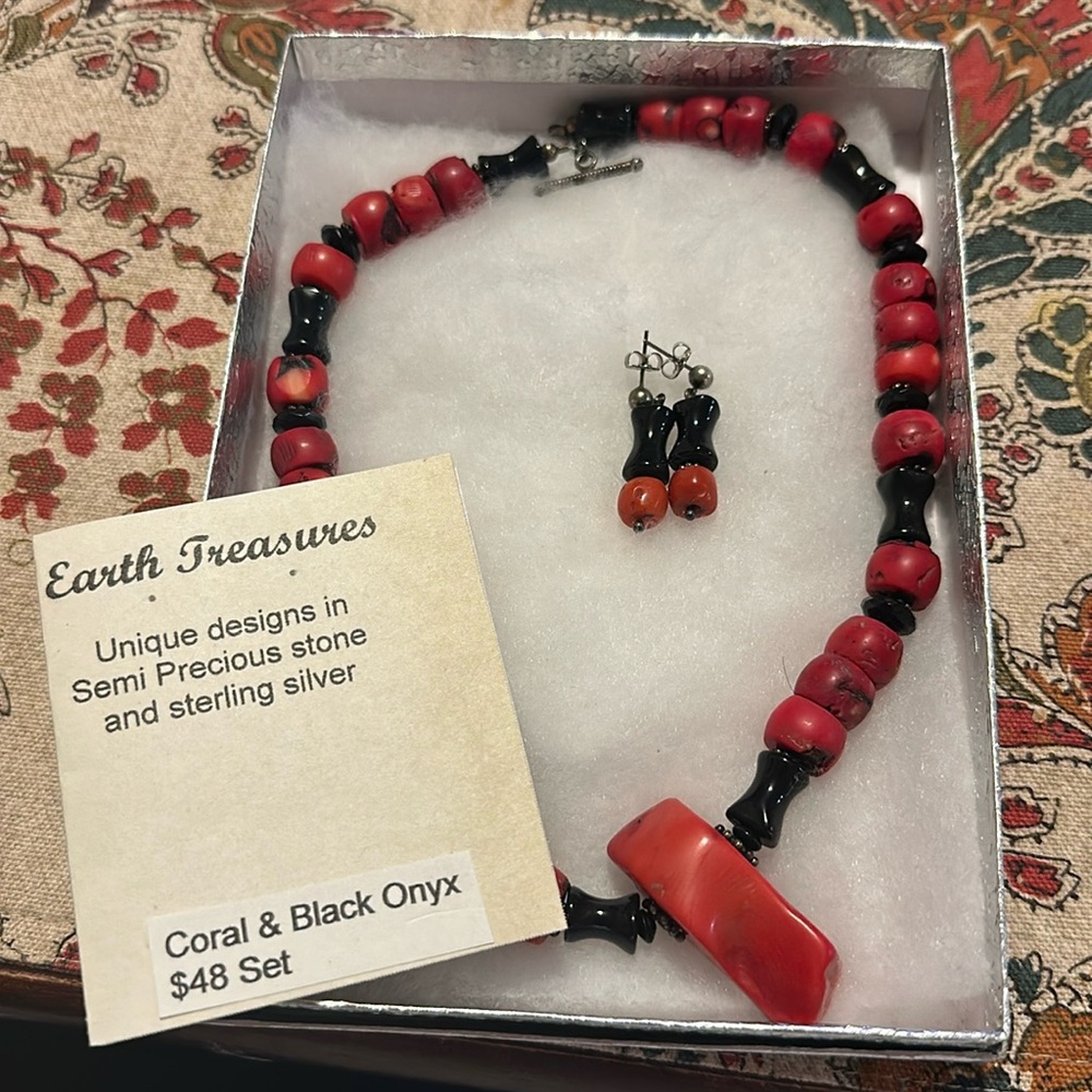 Coral and black onyx necklace set
